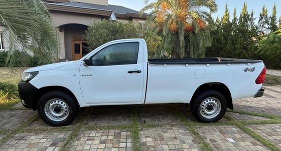 TOYOTA HILUX 2.8 D-4D TURBO DIESEL CS 4X4 MANUAL